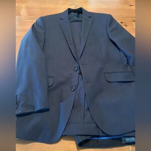 Kenneth Cole Men’s suit